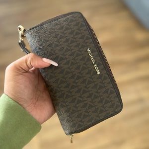 Michael Kors wallet/clutch